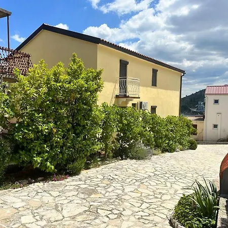 Denisse Apartman